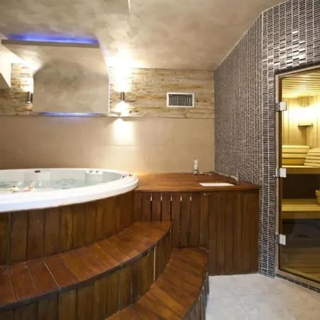 Family Apartmans Harry- Apartmans Of The & Zoned, - Special Benefit, Children Up To 13 Years Of Age Accompanied By Two Adults For Free-parking-breakfast-pool&spa Aparthotel