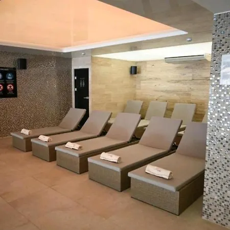 Family Apartmans Harry- Apartmans Of The & Zoned, - Special Benefit, Children Up To 13 Years Of Age Accompanied By Two Adults For Free-parking-breakfast-pool&spa Aparthotel